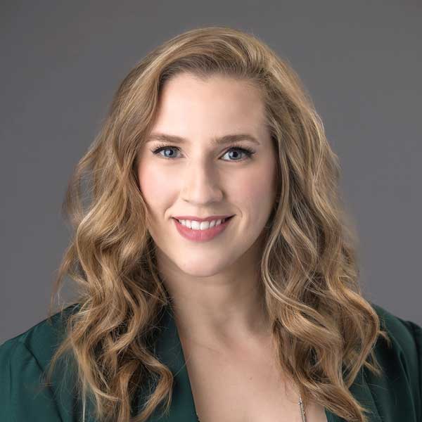 Headshot of Lauren Peebles.